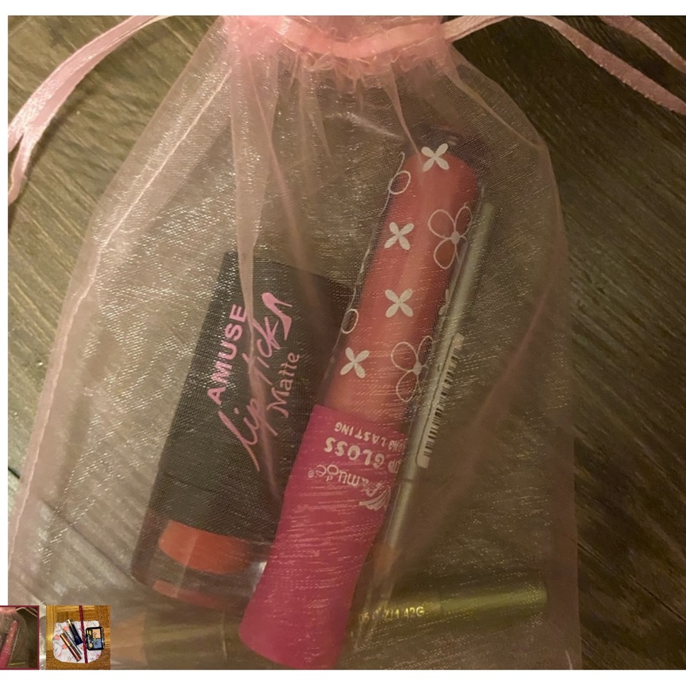 🌹 $10 or 2 for $12. Make up goodie bags